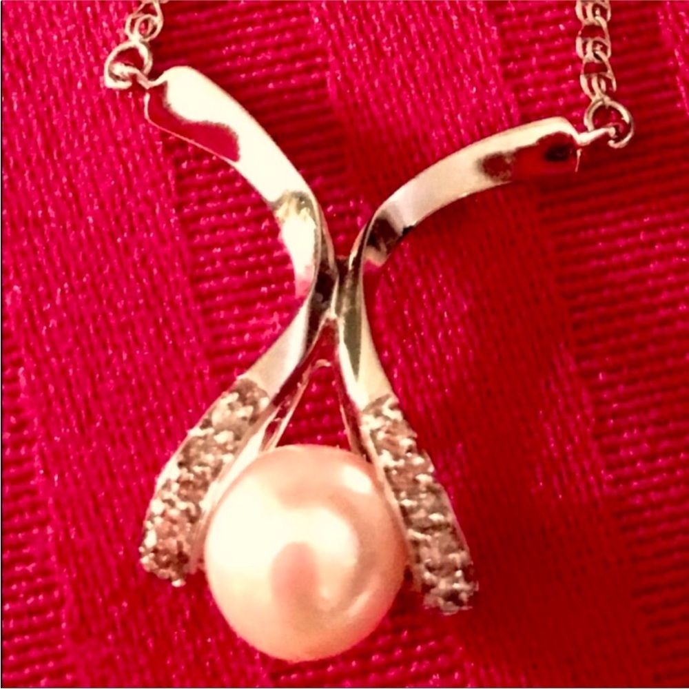 14K Gold and Genuine Pearl necklace with Genuine Diamonds - Picture 3 of 4